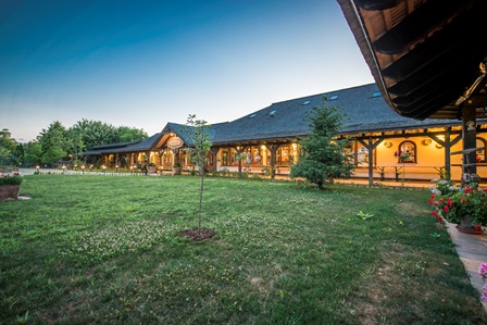 Un resort in stil autentic maramuresean, la 30 km de Bucuresti